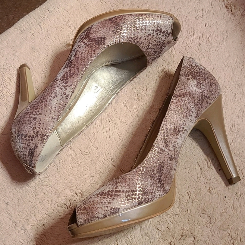 Anne Klein Pump